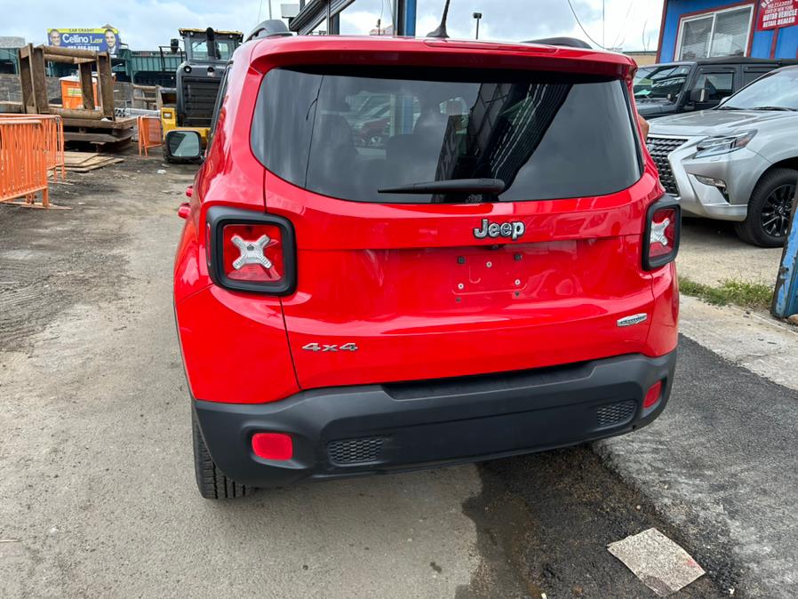 2016 Jeep Renegade 4WD 4dr Latitude photo