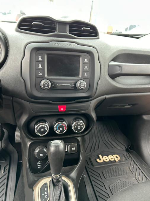 2016 Jeep Renegade 4WD 4dr Latitude photo