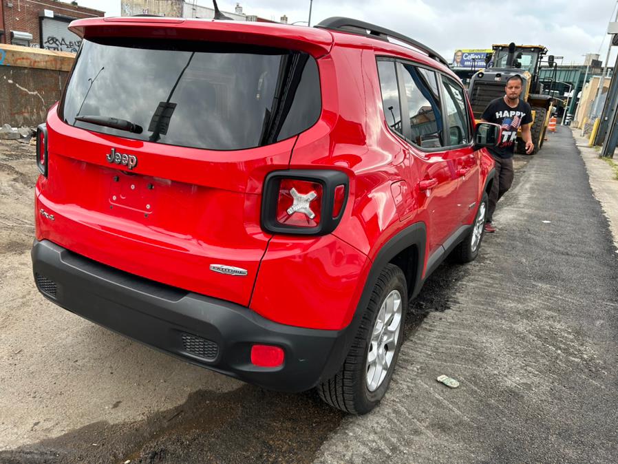 2016 Jeep Renegade 4WD 4dr Latitude photo