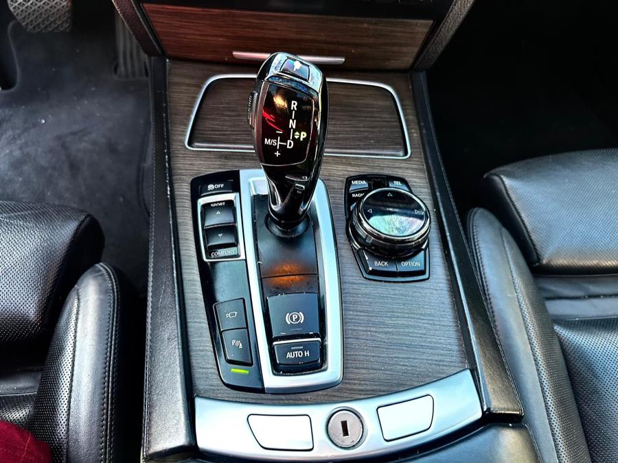 2015 BMW 7-Series 4dr Sdn 750i RWD photo