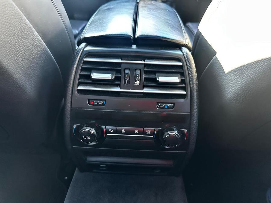 2015 BMW 7-Series 4dr Sdn 750i RWD photo