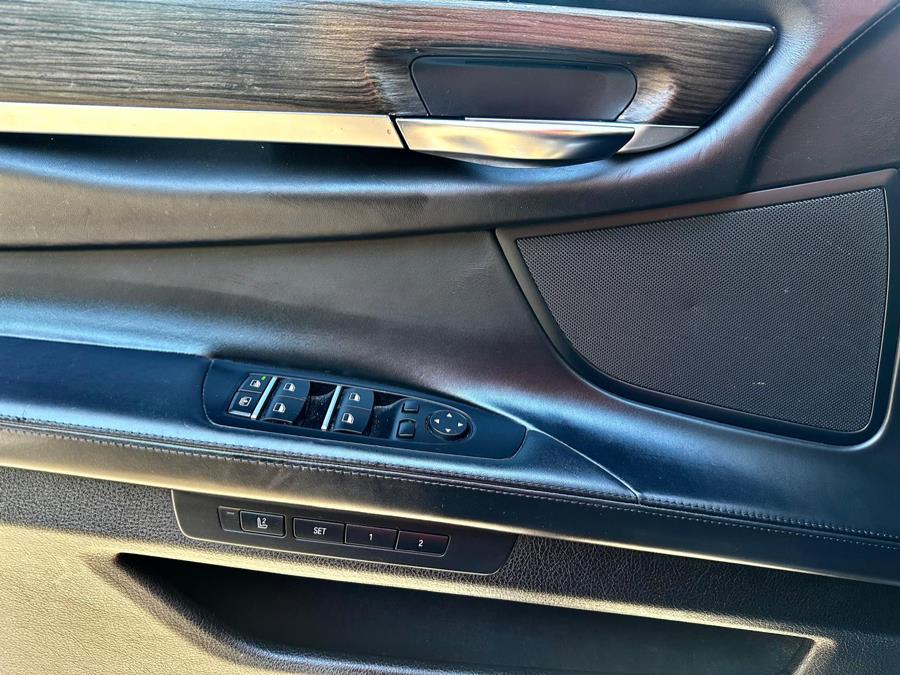 2015 BMW 7-Series 4dr Sdn 750i RWD photo
