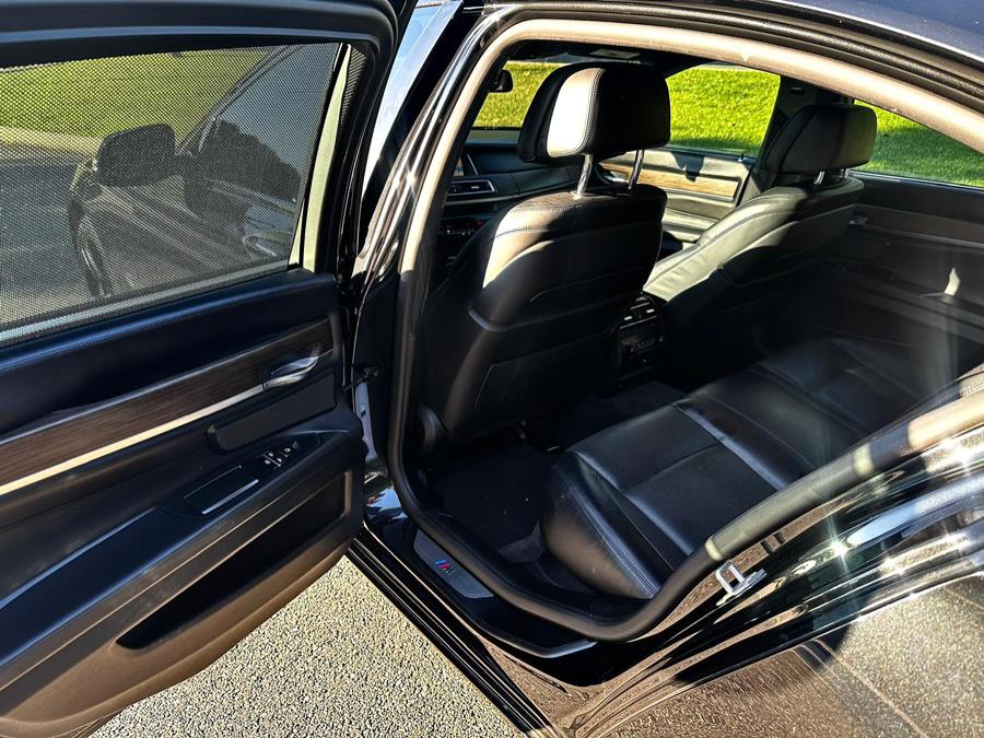 2015 BMW 7-Series 4dr Sdn 750i RWD photo