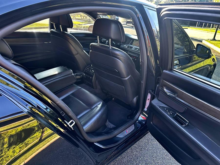 2015 BMW 7-Series 4dr Sdn 750i RWD photo