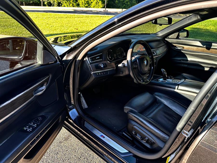 2015 BMW 7-Series 4dr Sdn 750i RWD photo