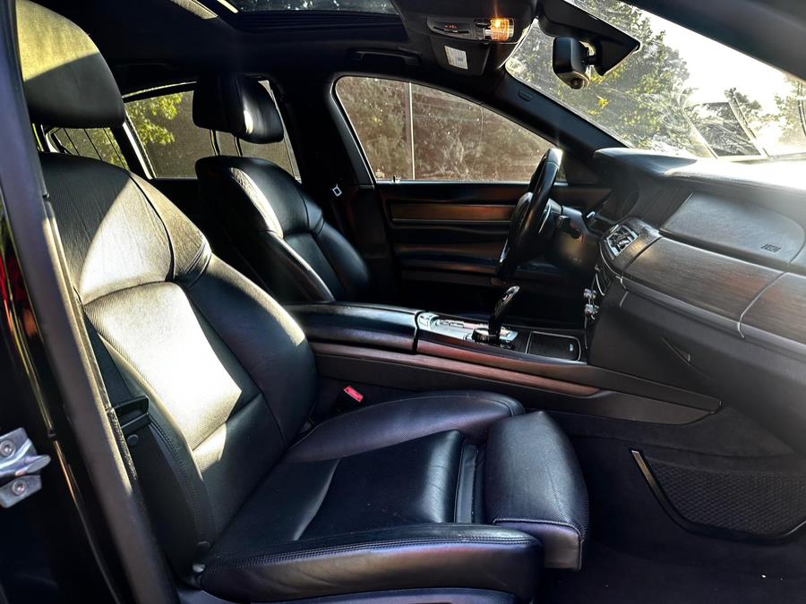 2015 BMW 7-Series 4dr Sdn 750i RWD photo