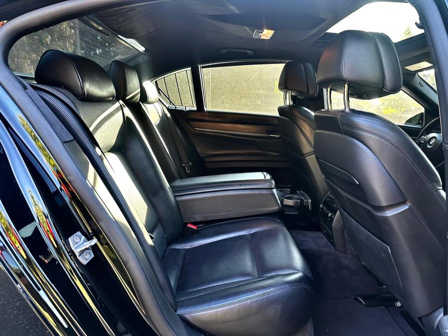 2015 BMW 7-Series 4dr Sdn 750i RWD photo