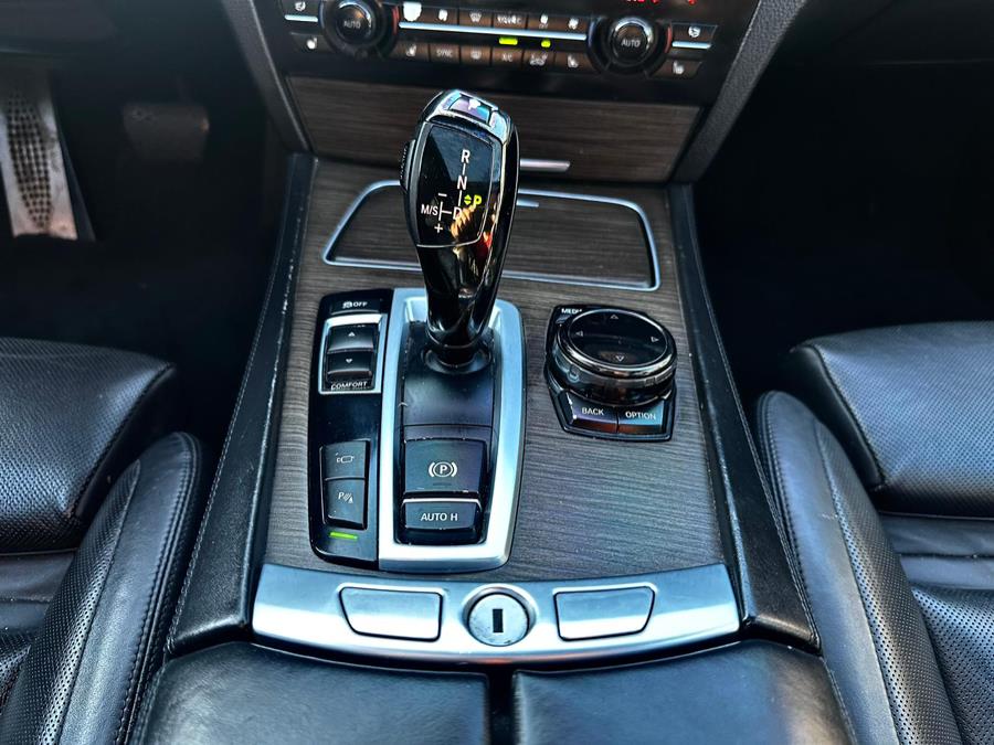 2015 BMW 7-Series 4dr Sdn 750i RWD photo