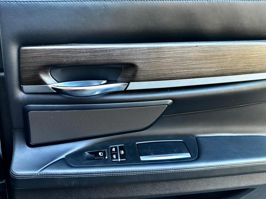 2015 BMW 7-Series 4dr Sdn 750i RWD photo