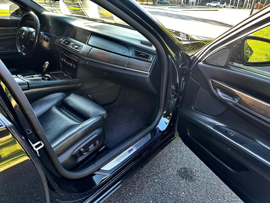 2015 BMW 7-Series 4dr Sdn 750i RWD photo