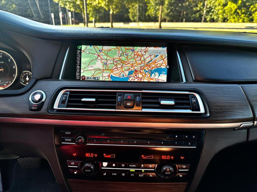 2015 BMW 7-Series 4dr Sdn 750i RWD photo