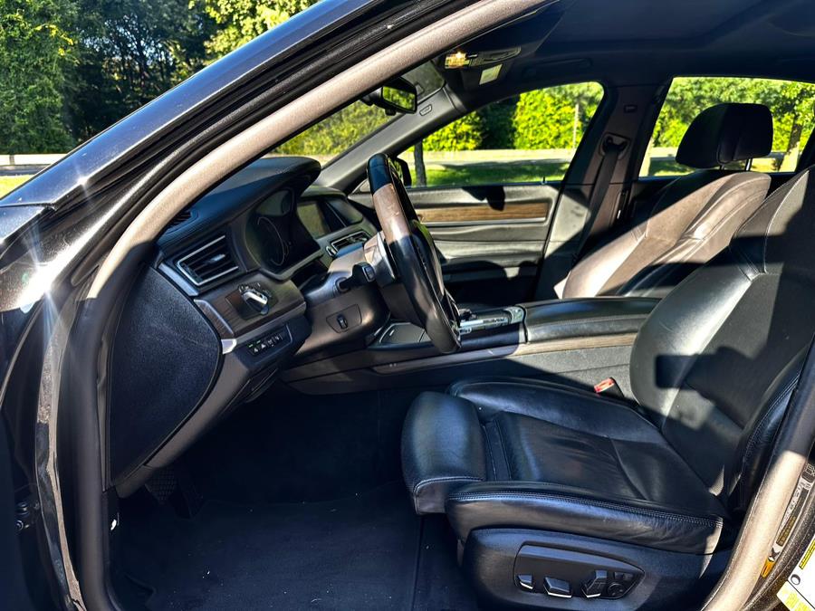 2015 BMW 7-Series 4dr Sdn 750i RWD photo