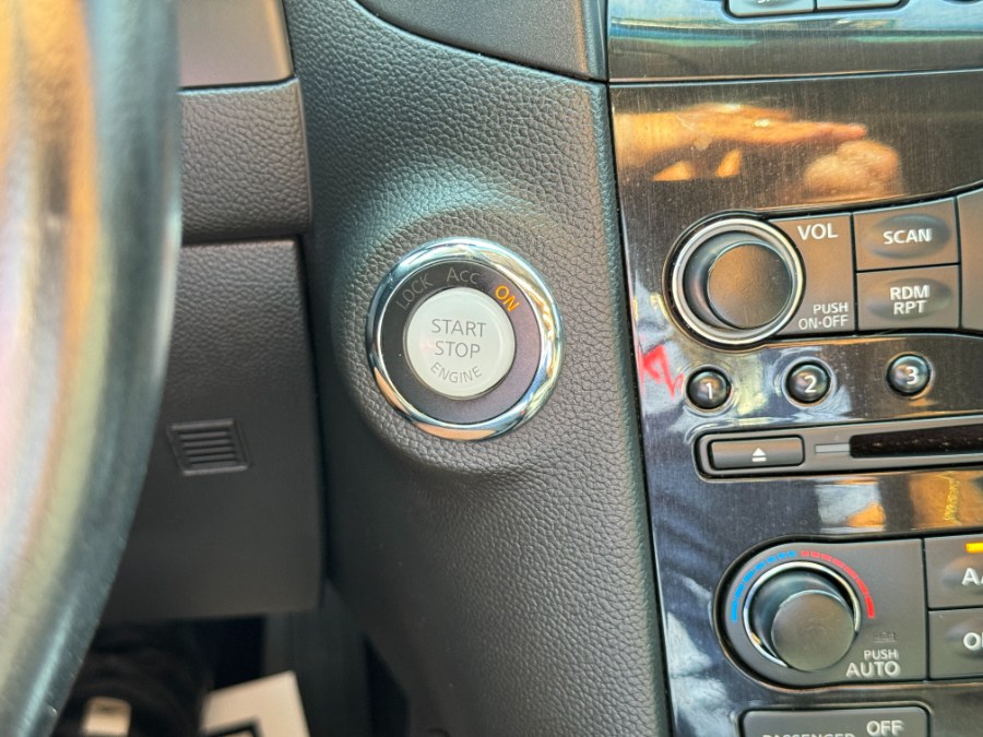 2014 Infiniti QX70 photo