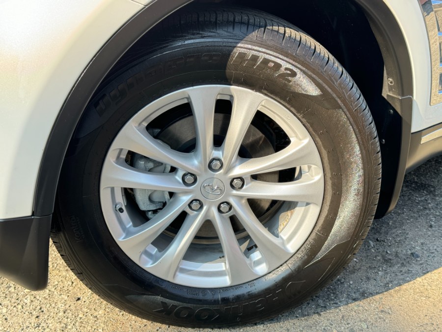 2014 Infiniti QX70 photo