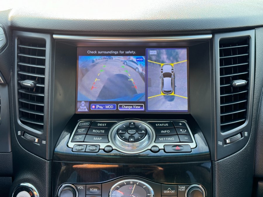 2014 Infiniti QX70 photo