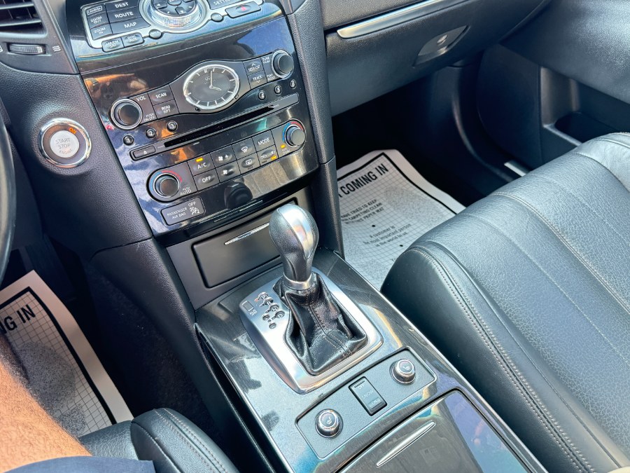 2014 Infiniti QX70 photo