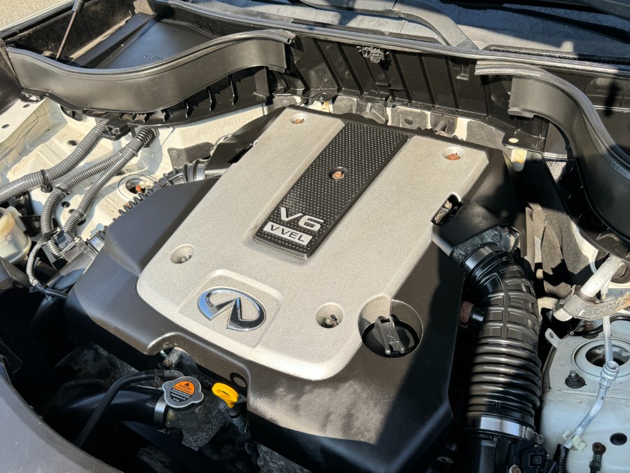 2014 Infiniti QX70 photo