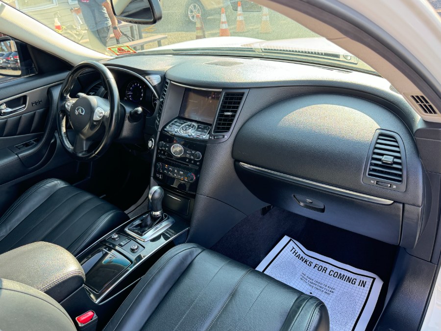 2014 Infiniti QX70 photo