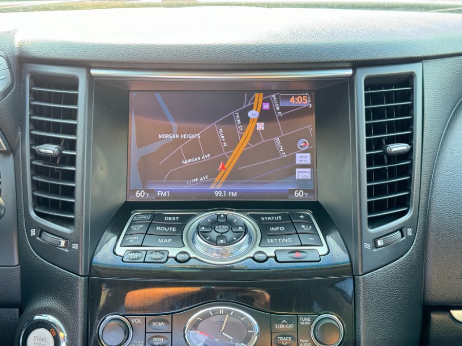 2014 Infiniti QX70 photo