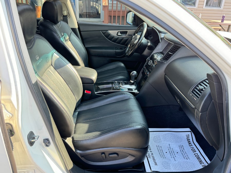 2014 Infiniti QX70 photo