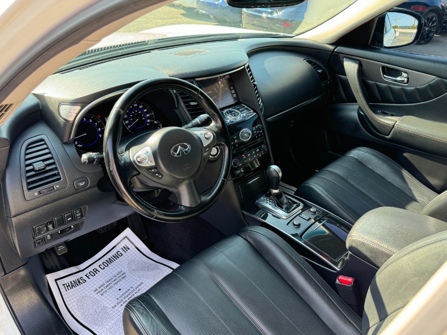 2014 Infiniti QX70 photo