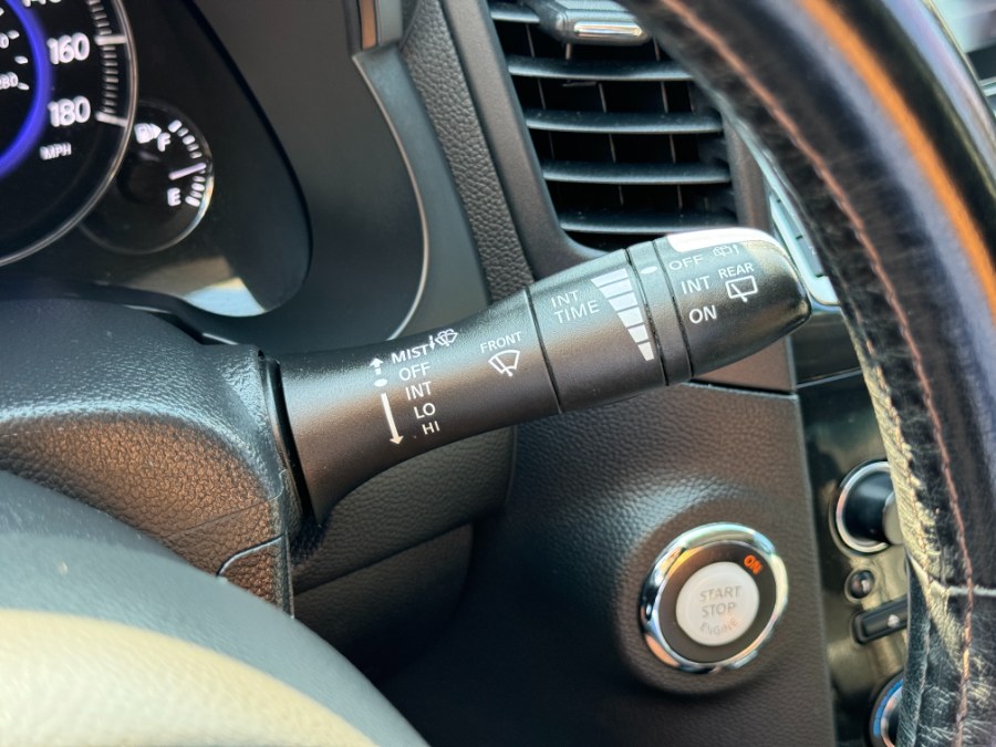 2014 Infiniti QX70 photo