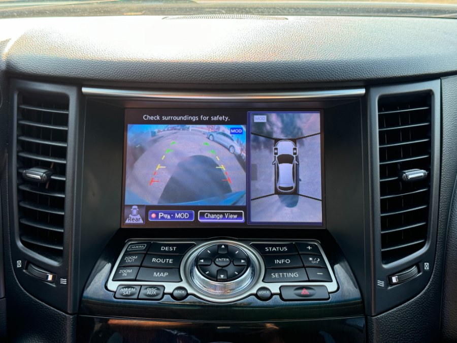 2014 Infiniti QX70 photo