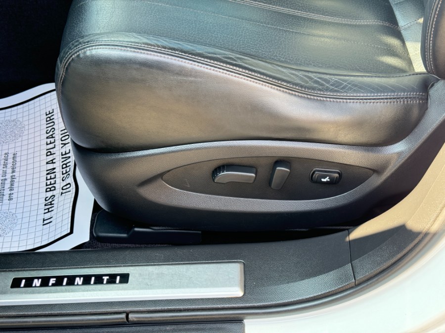 2014 Infiniti QX70 photo