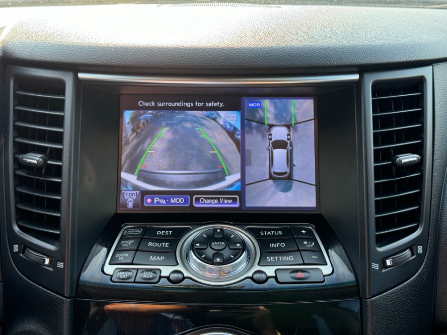 2014 Infiniti QX70 photo