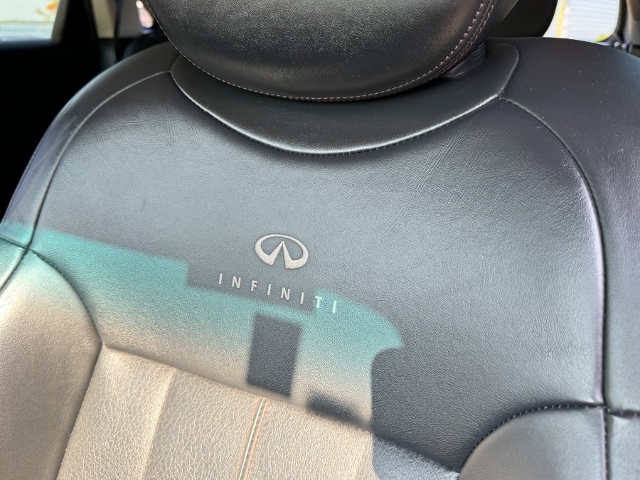 2014 Infiniti QX70 photo