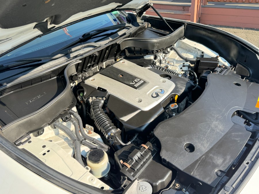 2014 Infiniti QX70 photo