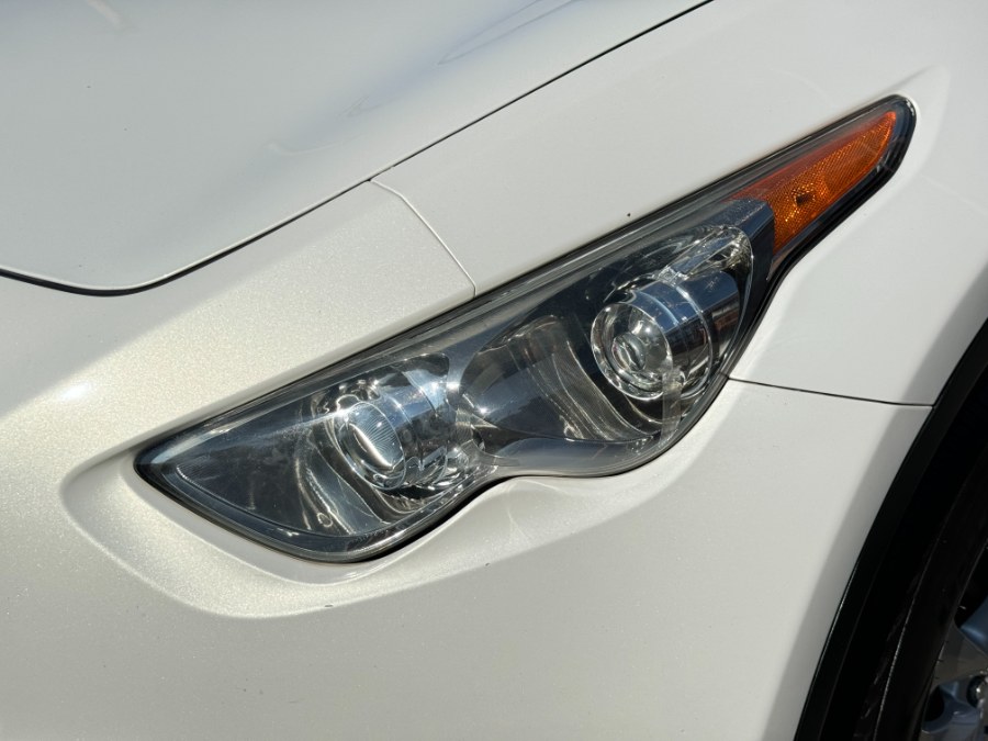 2014 Infiniti QX70 photo