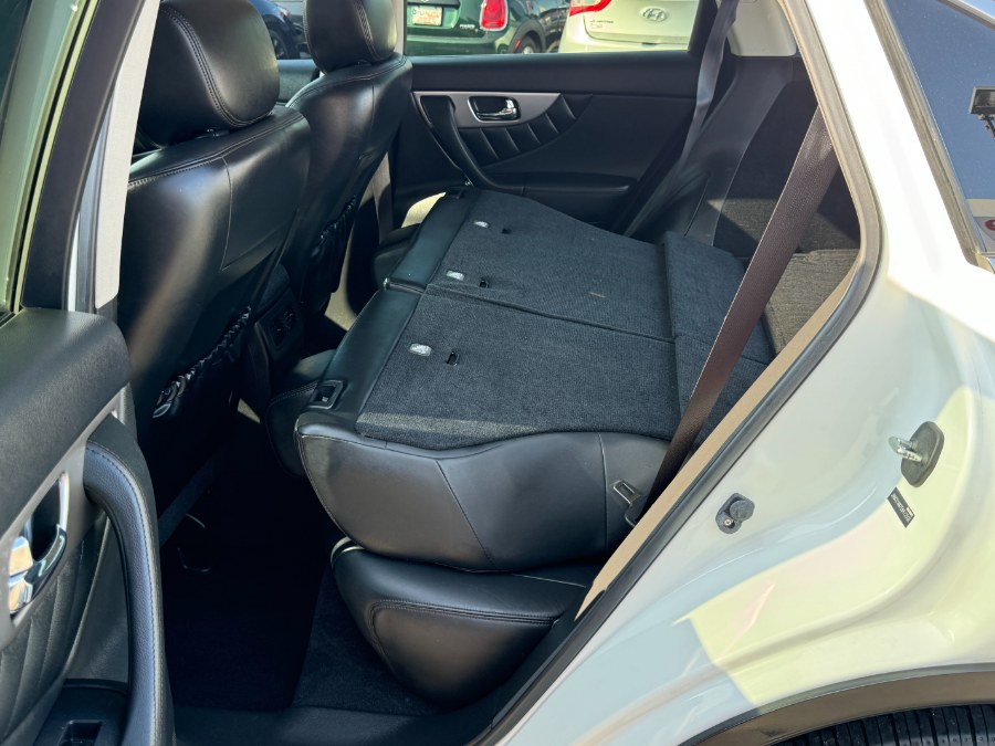 2014 Infiniti QX70 photo