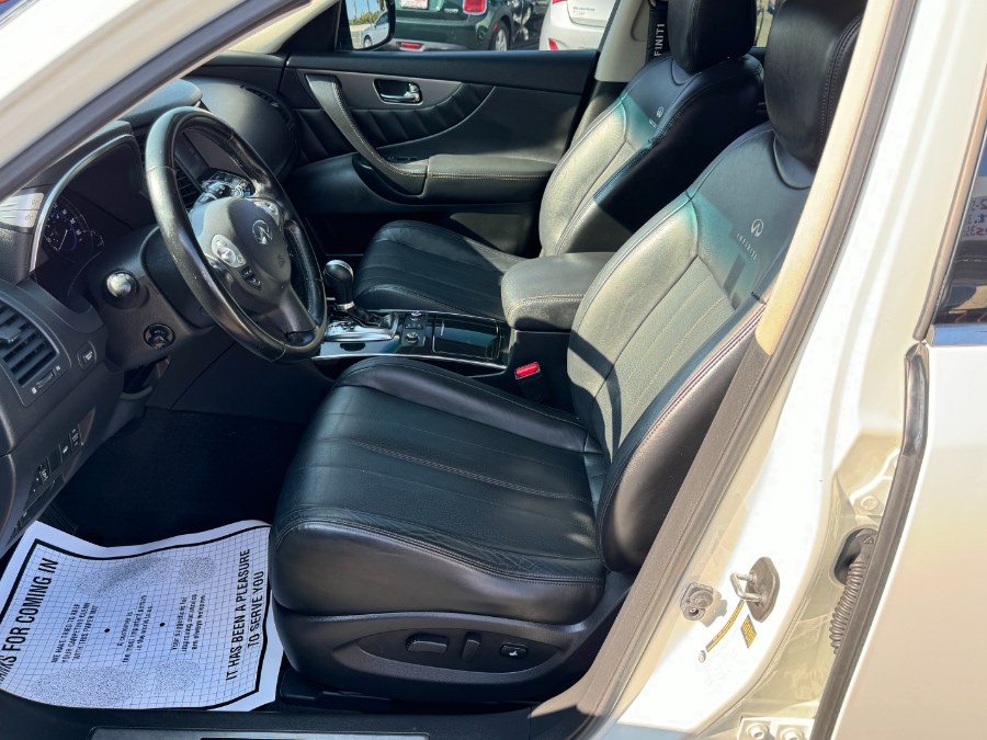 2014 Infiniti QX70 photo