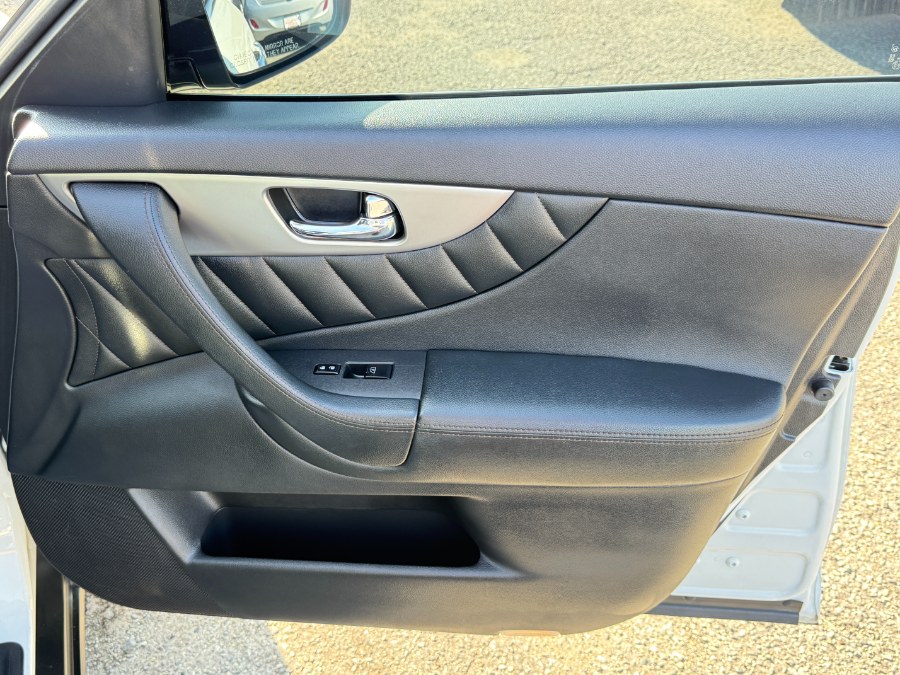 2014 Infiniti QX70 photo