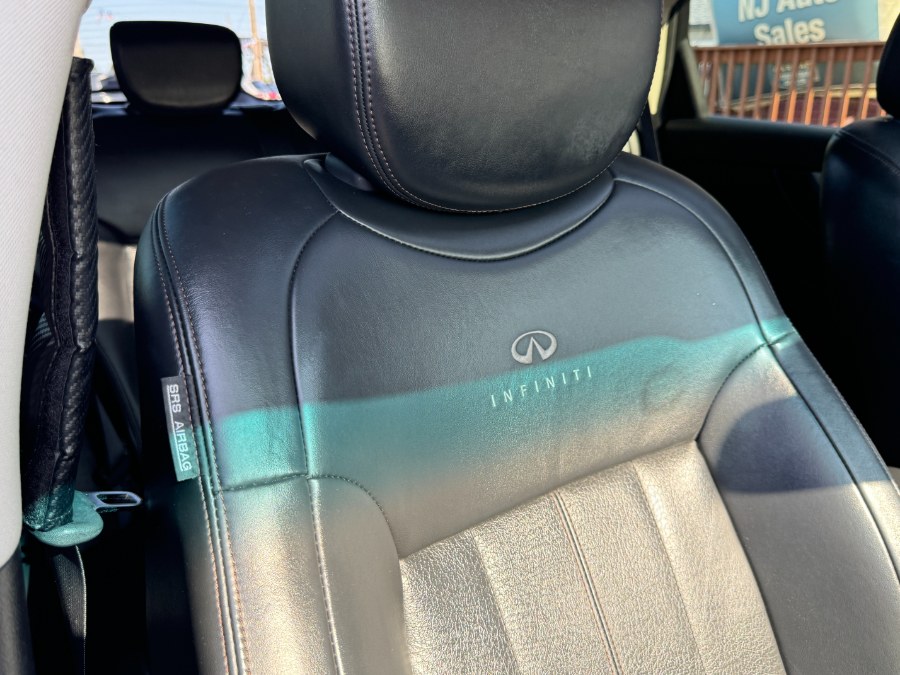 2014 Infiniti QX70 photo