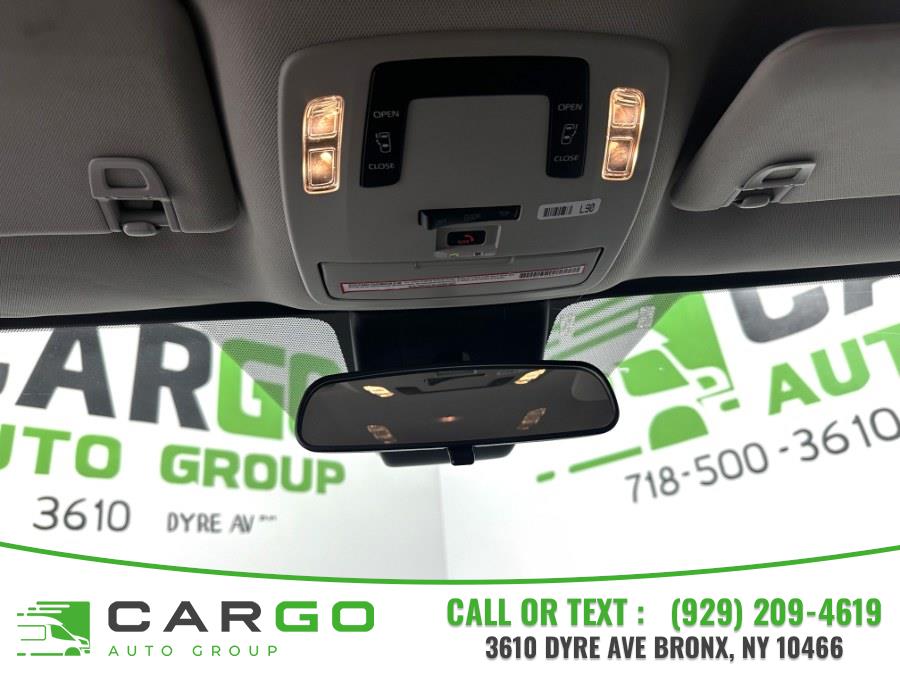 2022 Toyota Sienna LE FWD 8-Passenger (Natl) photo