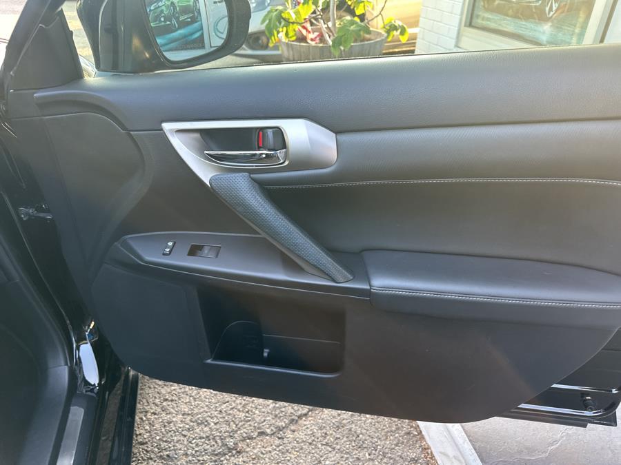 2015 Lexus CT 200h 5dr Sdn Hybrid photo