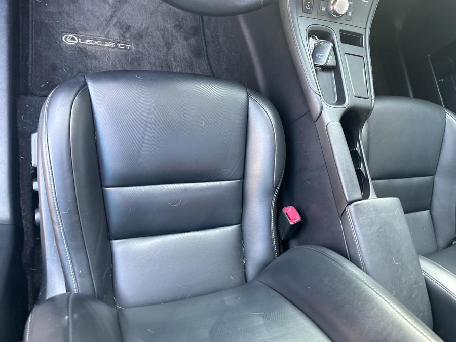 2015 Lexus CT 200h 5dr Sdn Hybrid photo