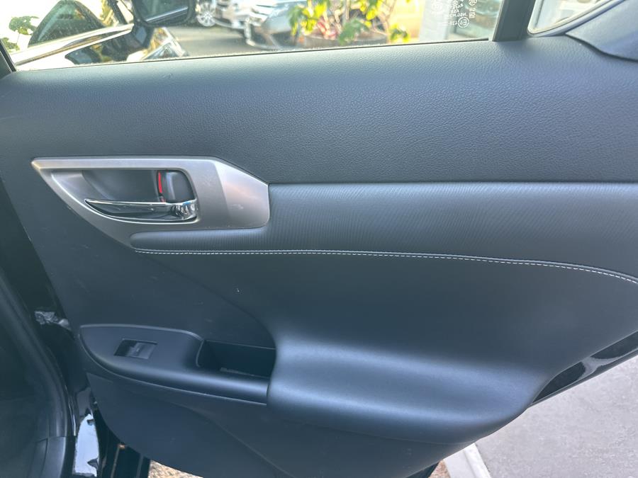 2015 Lexus CT 200h 5dr Sdn Hybrid photo