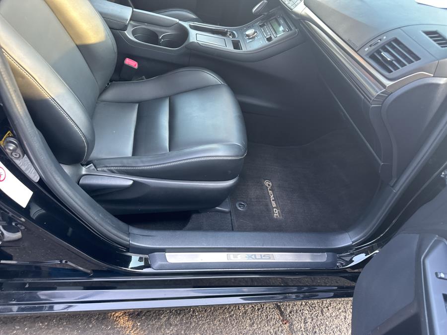 2015 Lexus CT 200h 5dr Sdn Hybrid photo