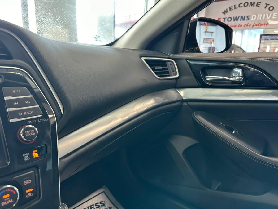 2021 Nissan Maxima SV 3.5L photo
