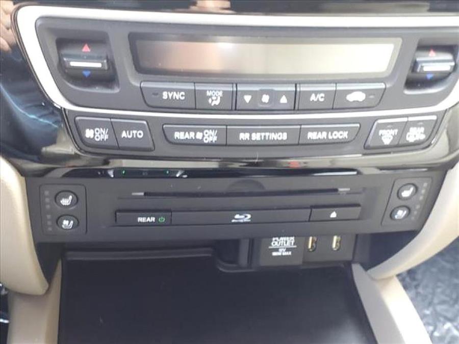 2017 Honda Pilot TOURING photo