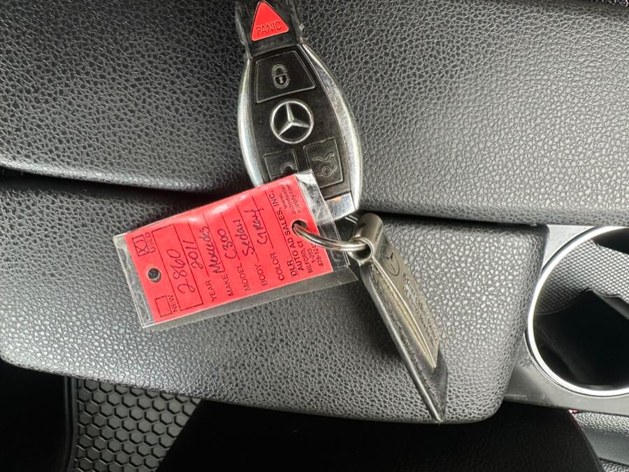 2011 Mercedes-Benz C-Class C300 4MATIC Luxury photo