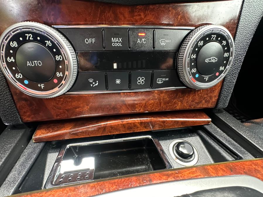 2011 Mercedes-Benz C-Class C300 4MATIC Luxury photo