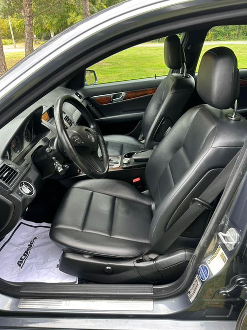 2011 Mercedes-Benz C-Class C300 4MATIC Luxury photo