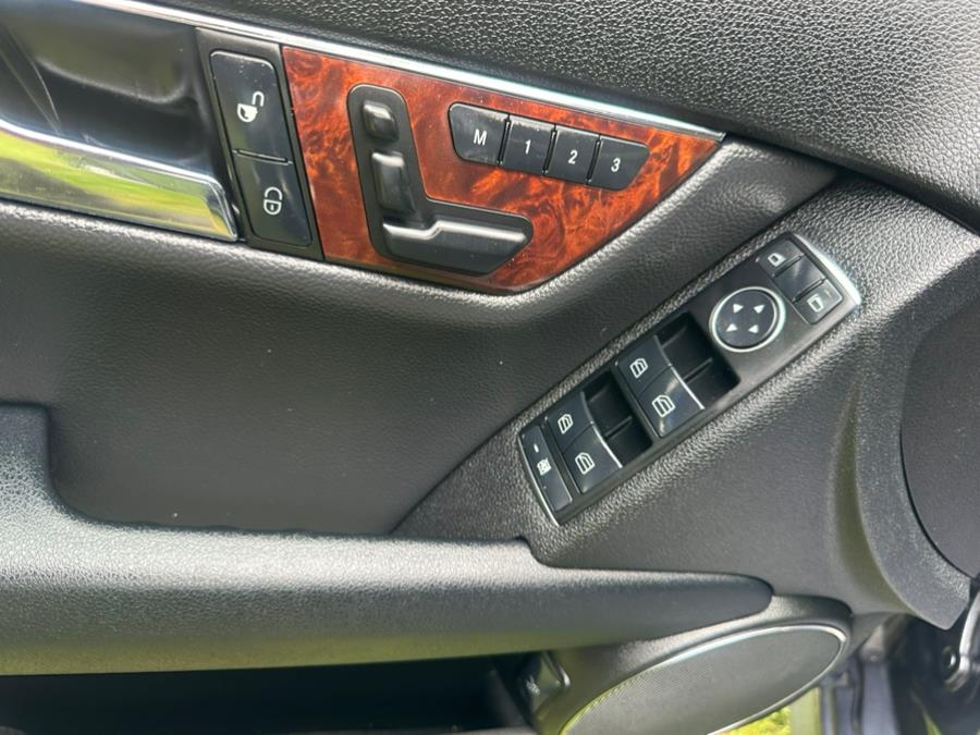 2011 Mercedes-Benz C-Class C300 4MATIC Luxury photo