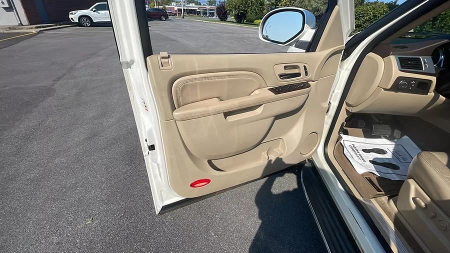 2010 Cadillac Escalade Luxury photo