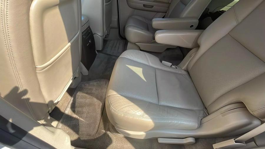 2010 Cadillac Escalade Luxury photo
