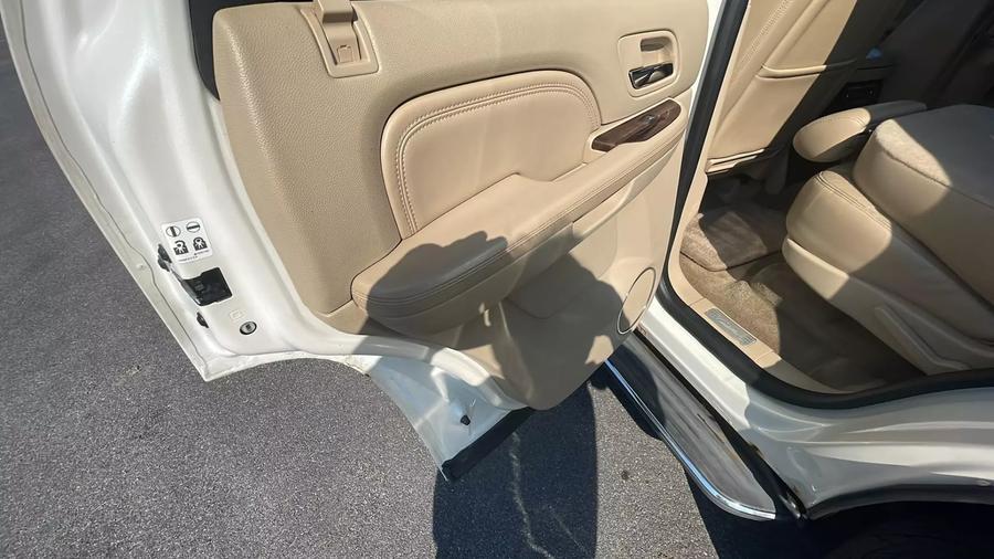2010 Cadillac Escalade Luxury photo